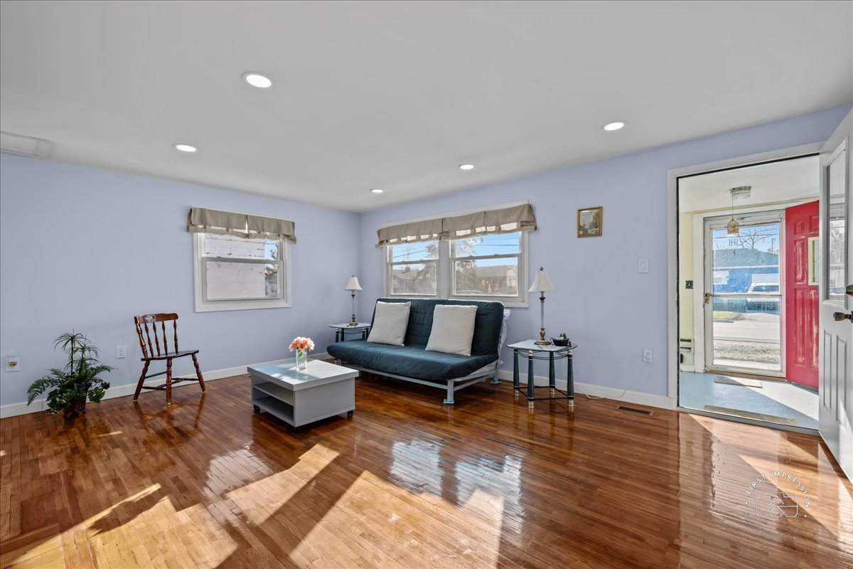 909 E Railroad Street, Sandwich, IL 60548