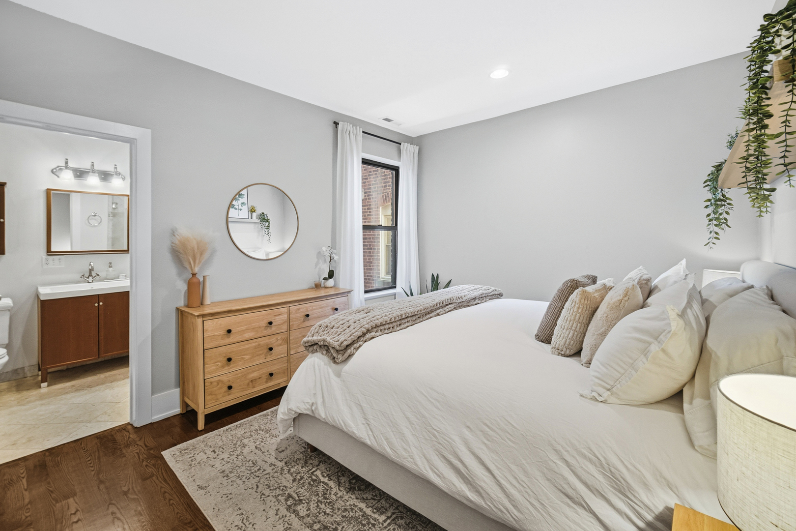 840 W Gunnison Street #2, Chicago, IL 60640