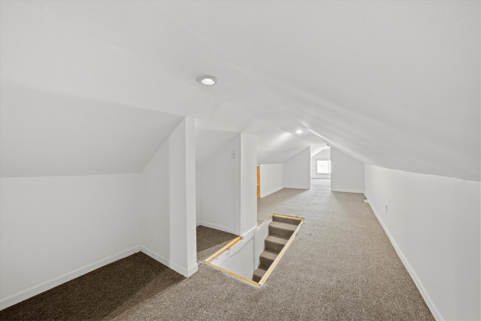 607 N 9th Avenue, Maywood, IL 60153