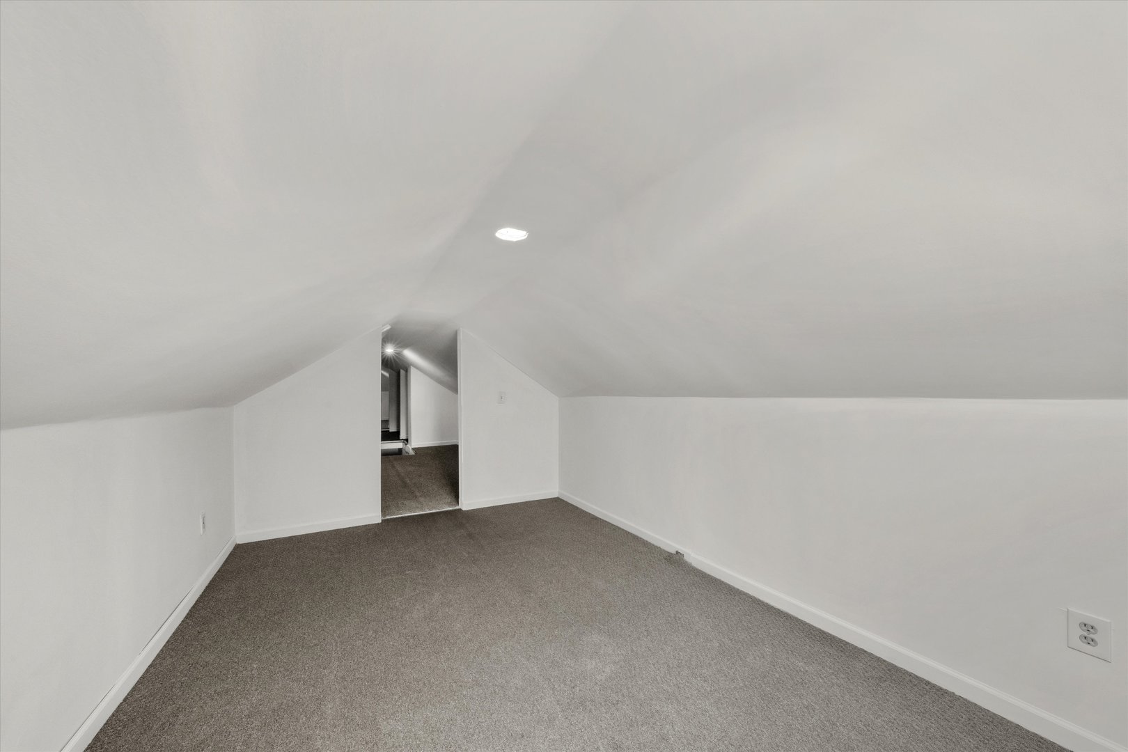 607 N 9th Avenue, Maywood, IL 60153