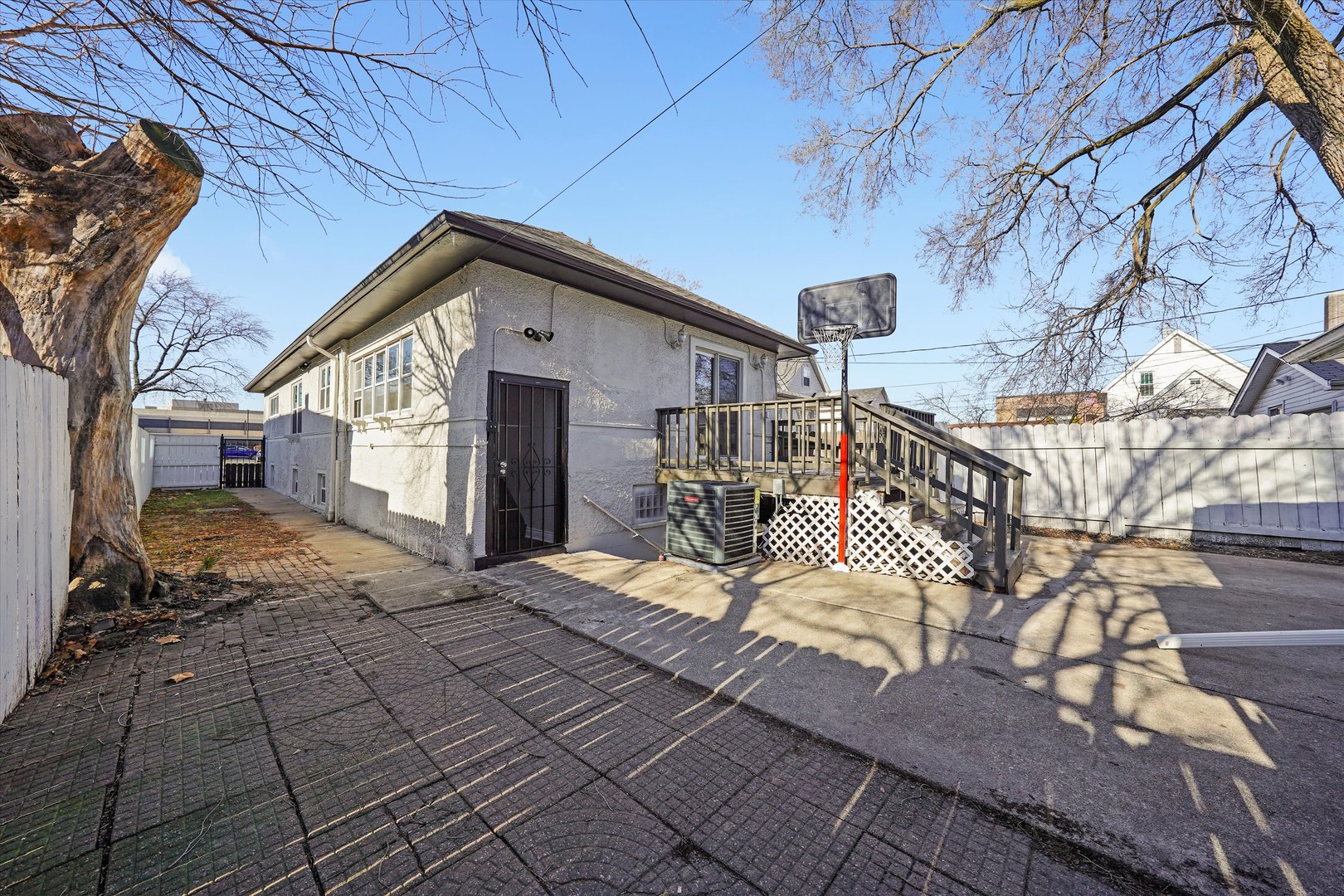 607 N 9th Avenue, Maywood, IL 60153