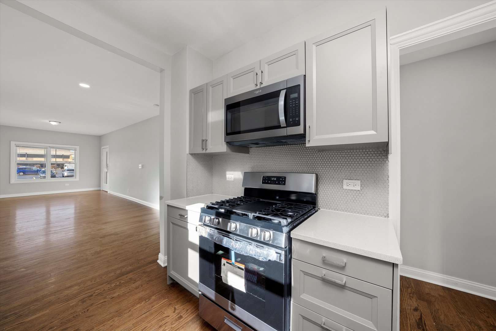 607 N 9th Avenue, Maywood, IL 60153