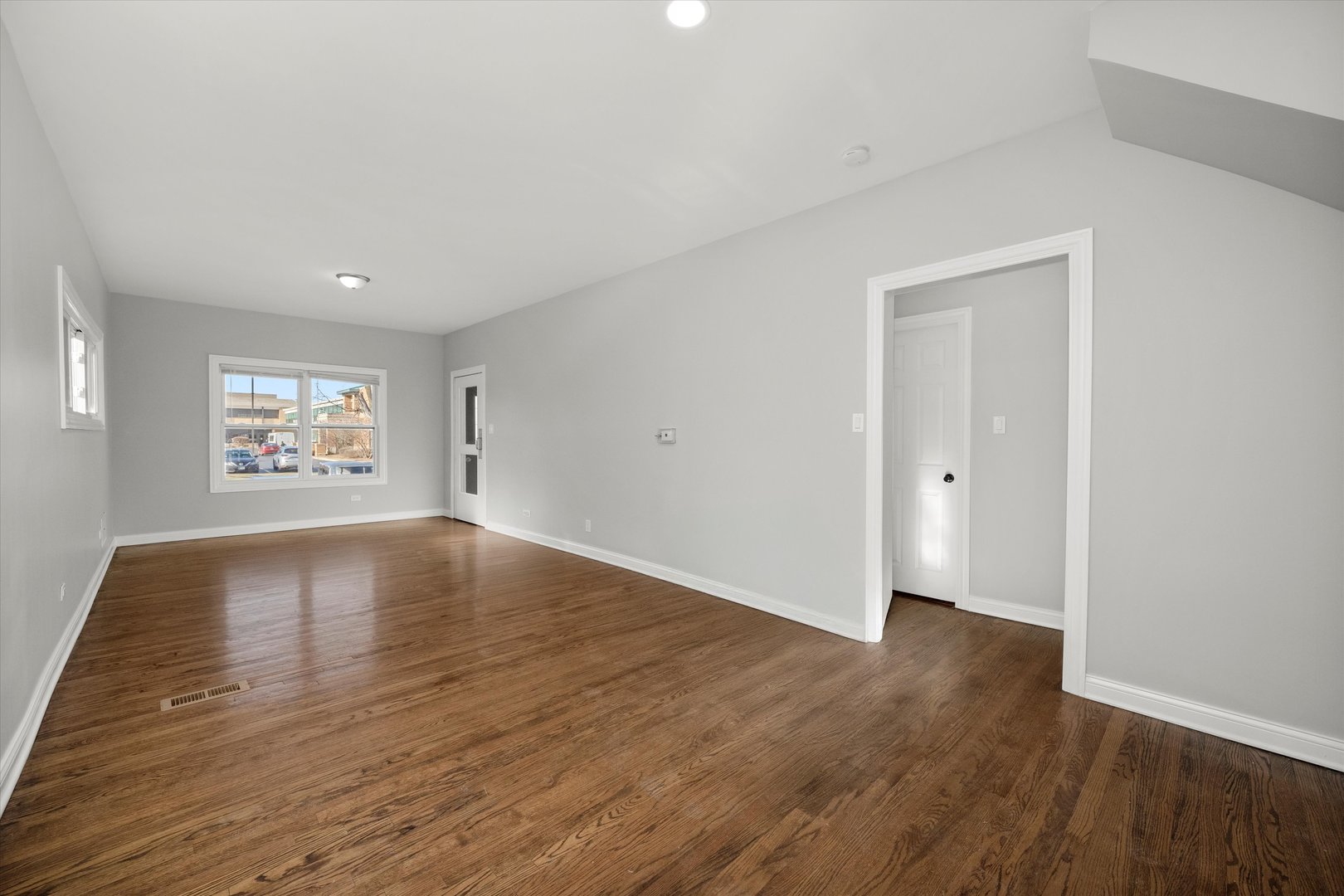 607 N 9th Avenue, Maywood, IL 60153