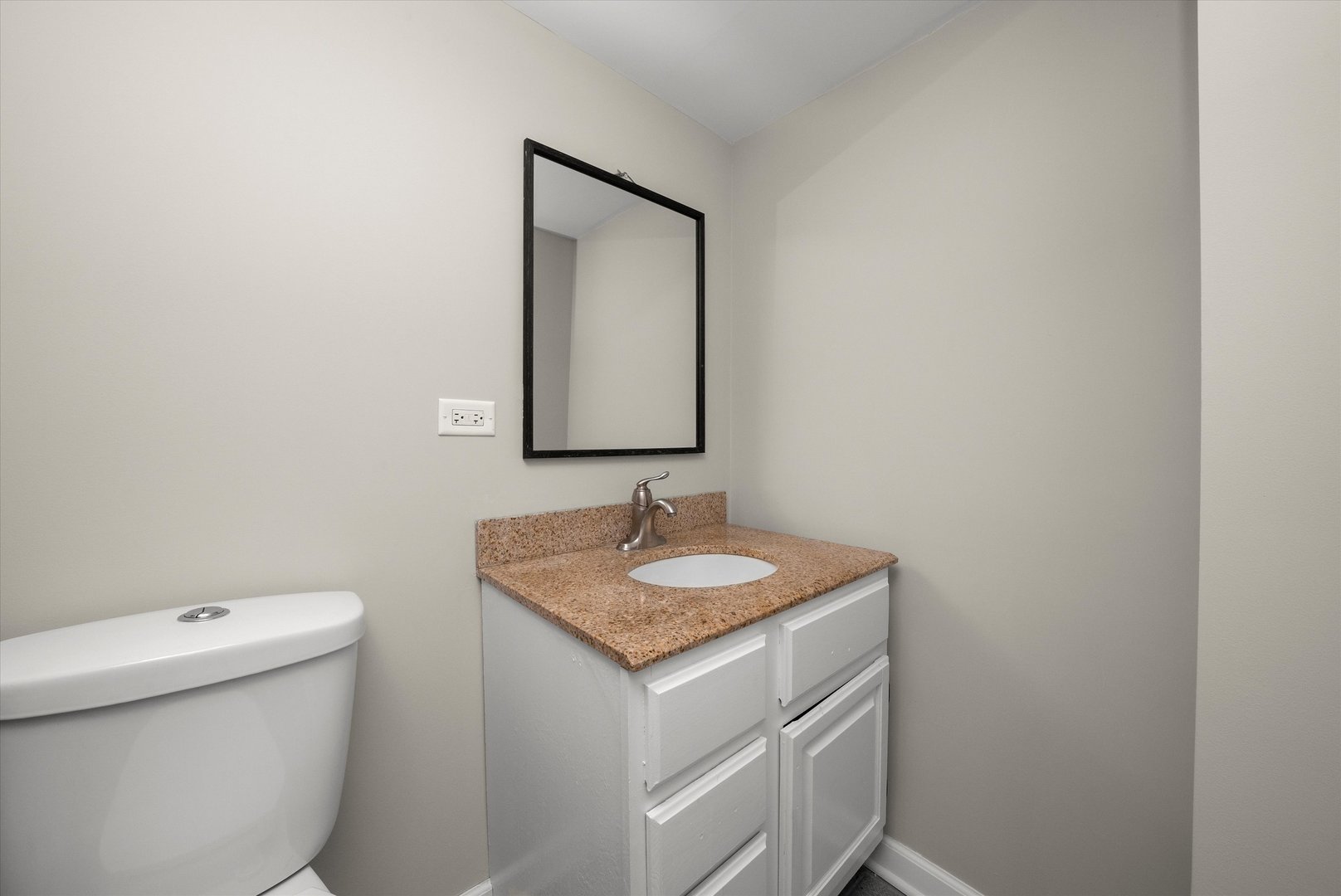 607 N 9th Avenue, Maywood, IL 60153