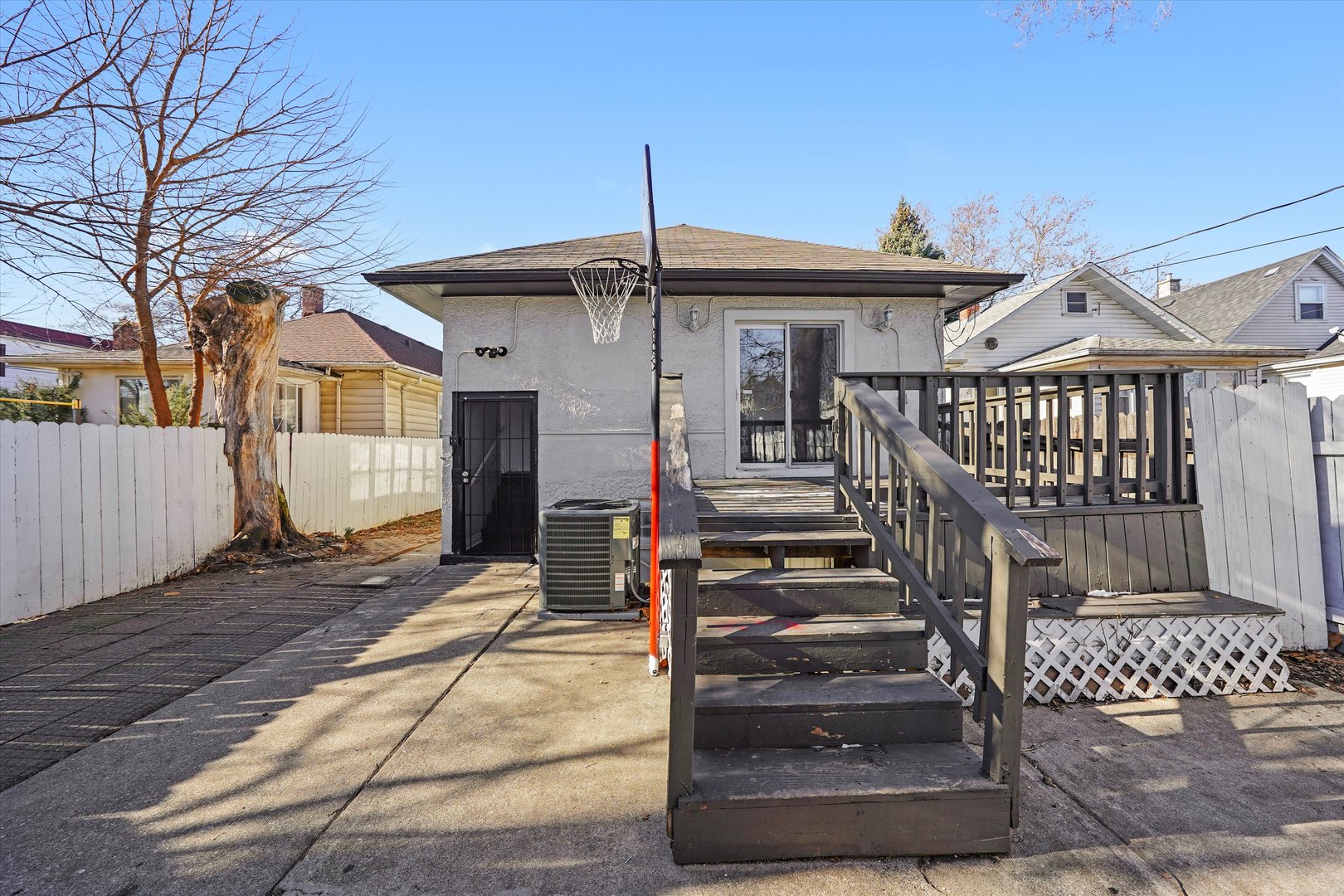 607 N 9th Avenue, Maywood, IL 60153