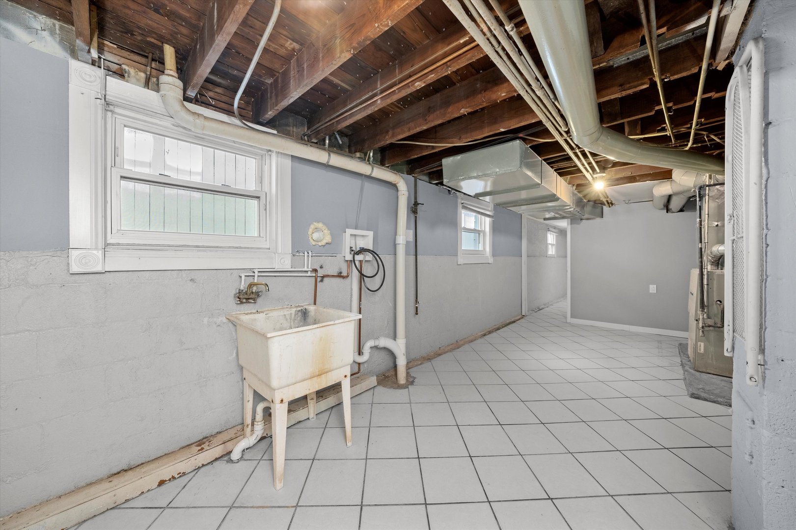 607 N 9th Avenue, Maywood, IL 60153