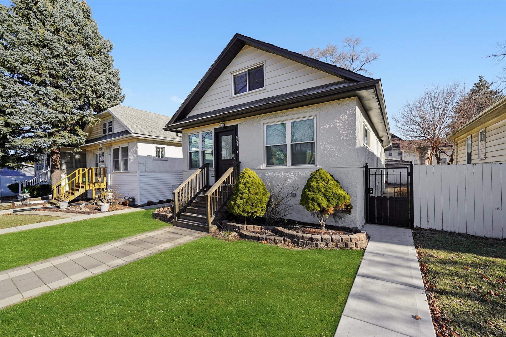 607 N 9th Avenue, Maywood, IL 60153