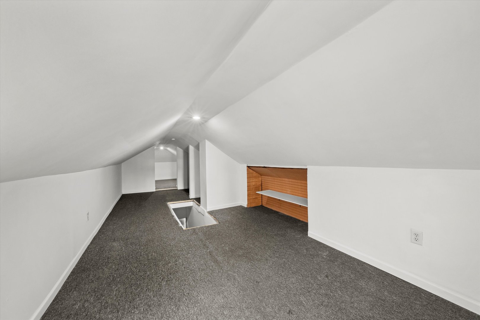 607 N 9th Avenue, Maywood, IL 60153