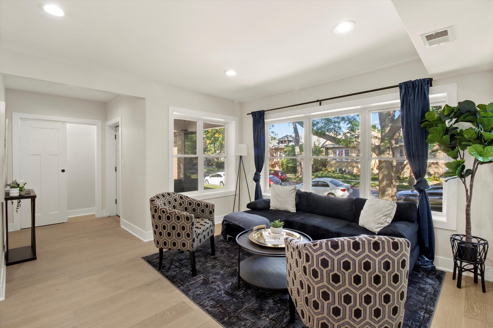 6144 N Maplewood Avenue, Chicago, IL 60659