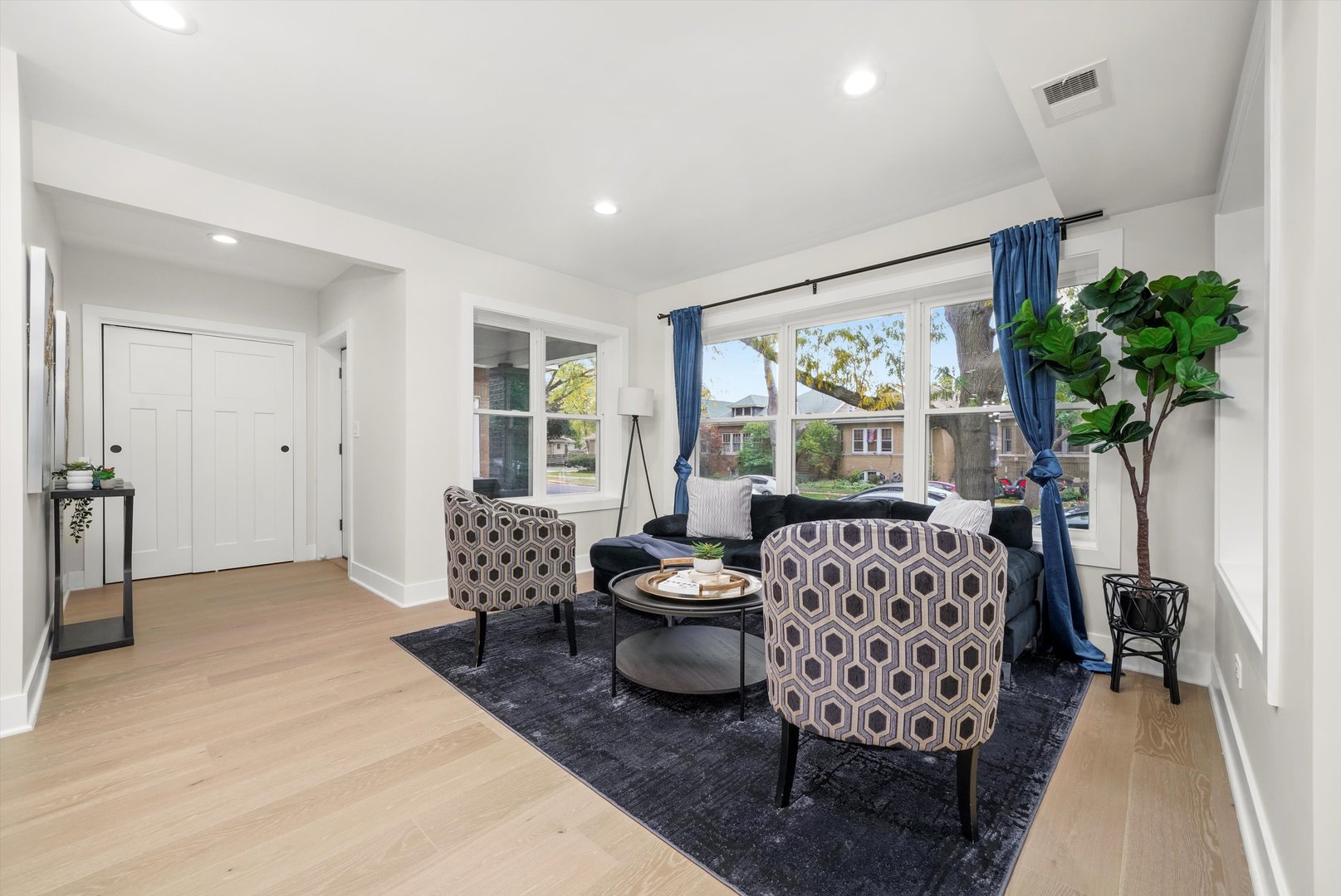 6144 N Maplewood Avenue, Chicago, IL 60659