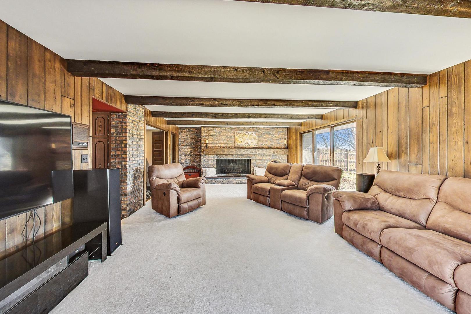 Libertyville, IL 60048