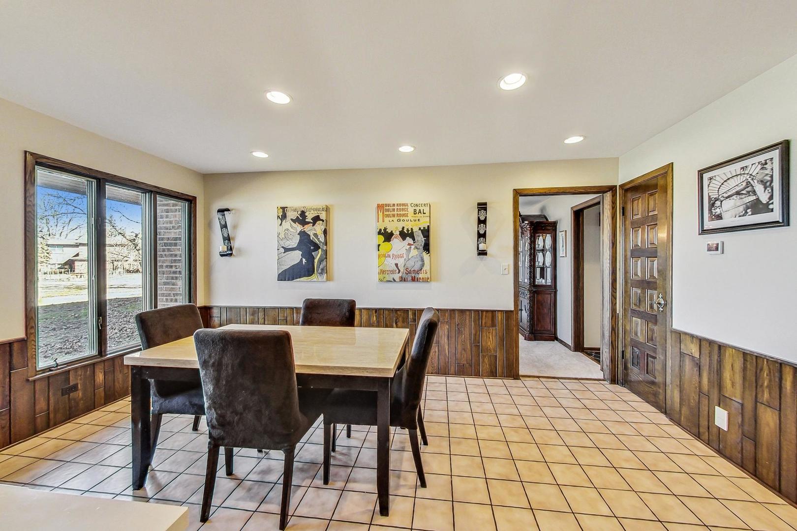 Libertyville, IL 60048