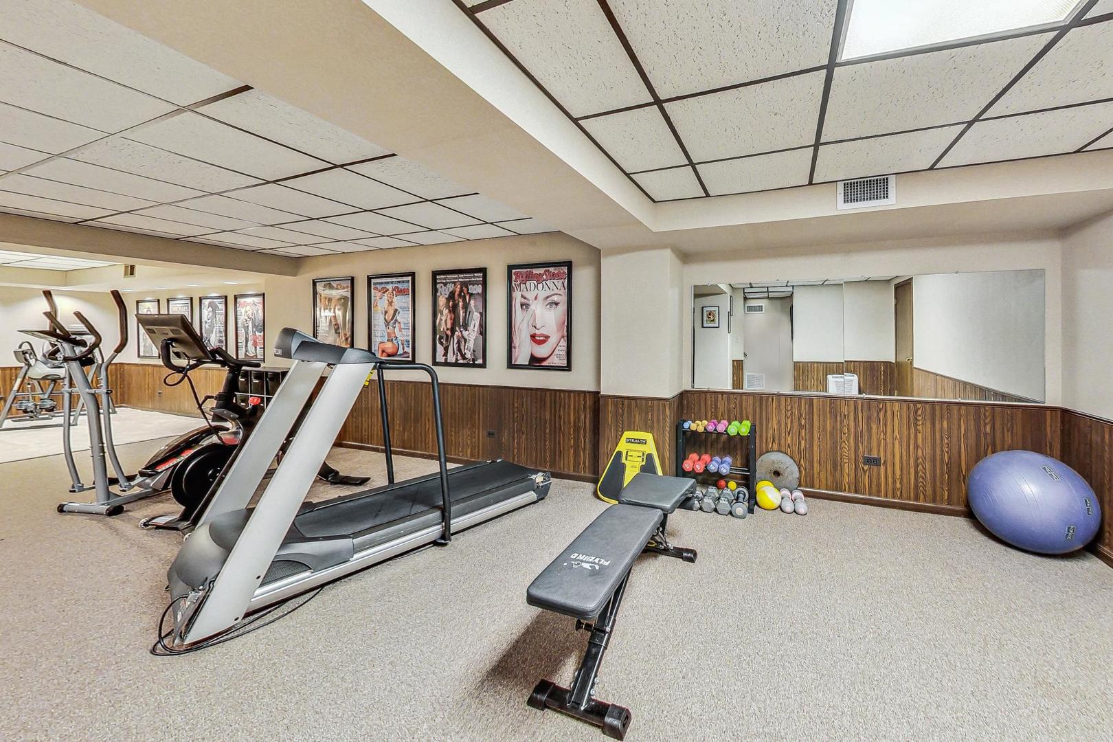 Libertyville, IL 60048