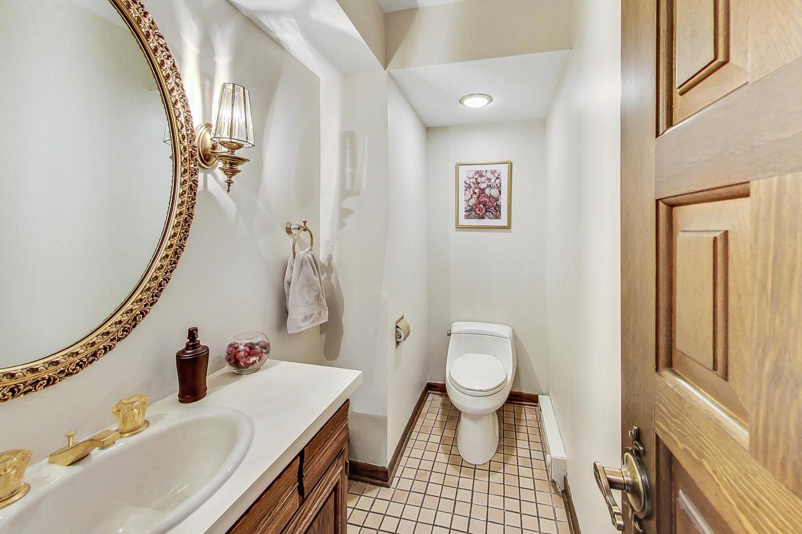 Libertyville, IL 60048