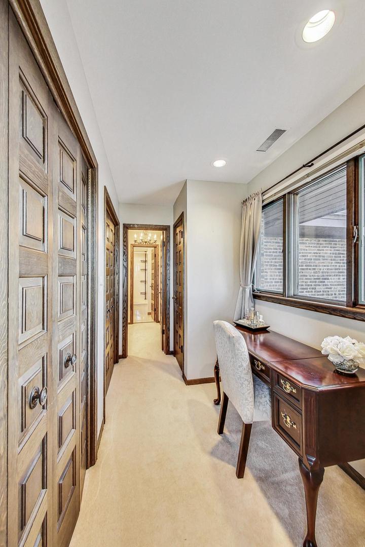 Libertyville, IL 60048