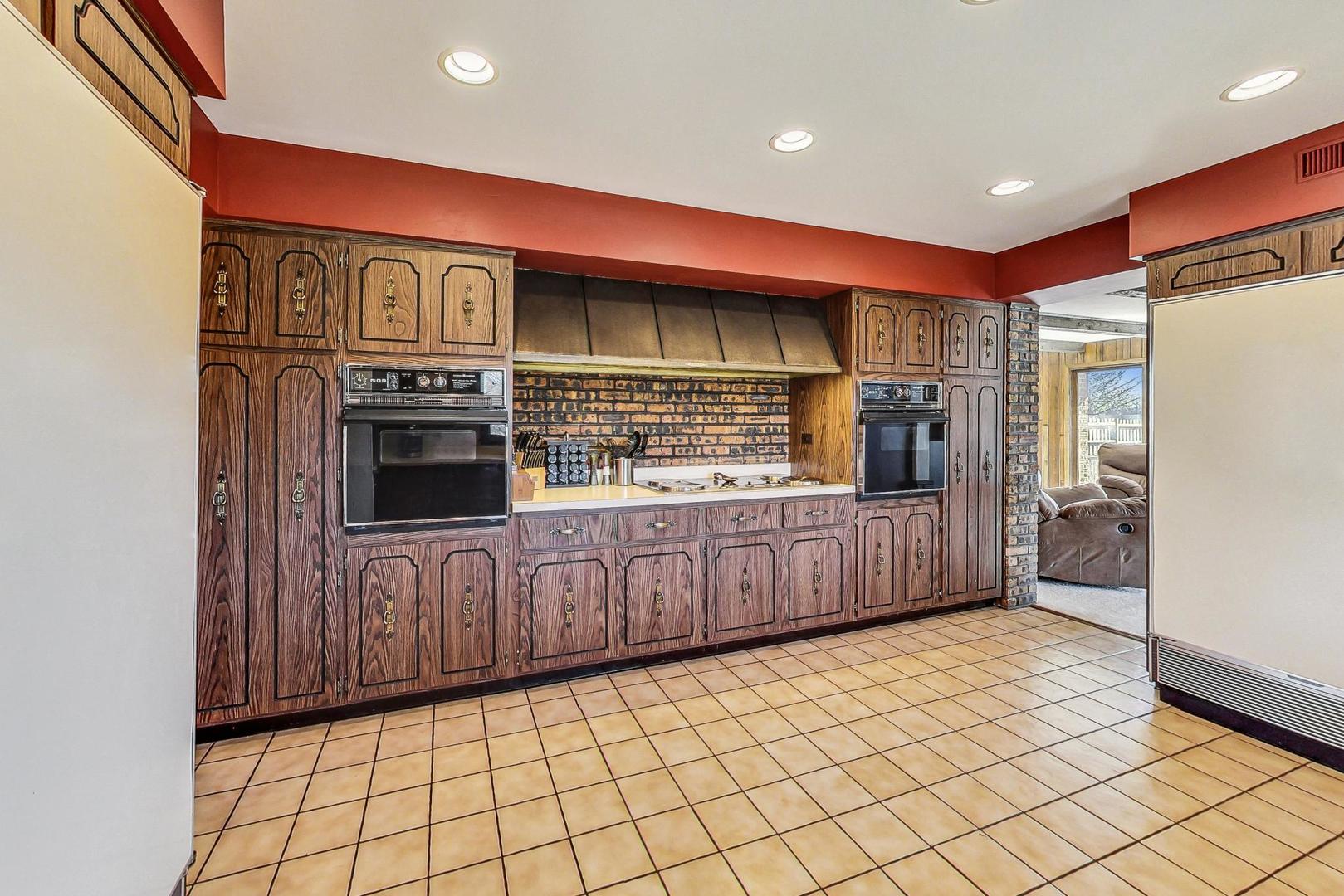 Libertyville, IL 60048