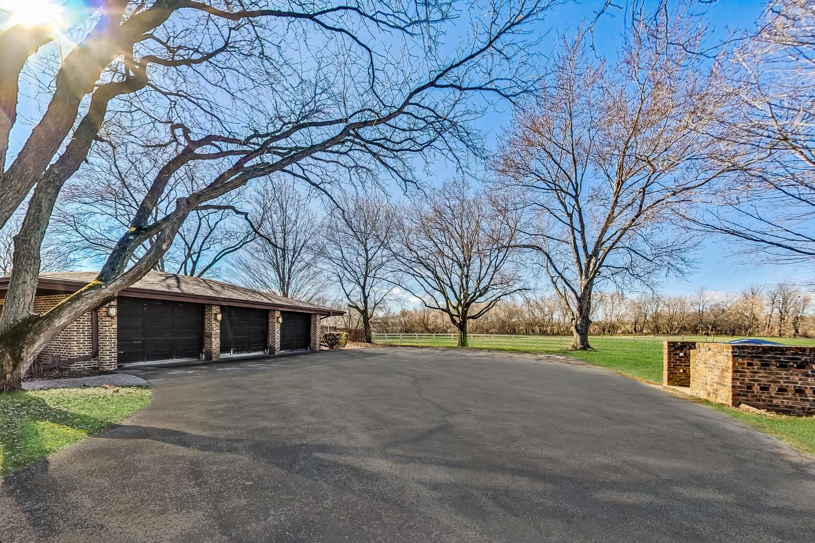 Libertyville, IL 60048