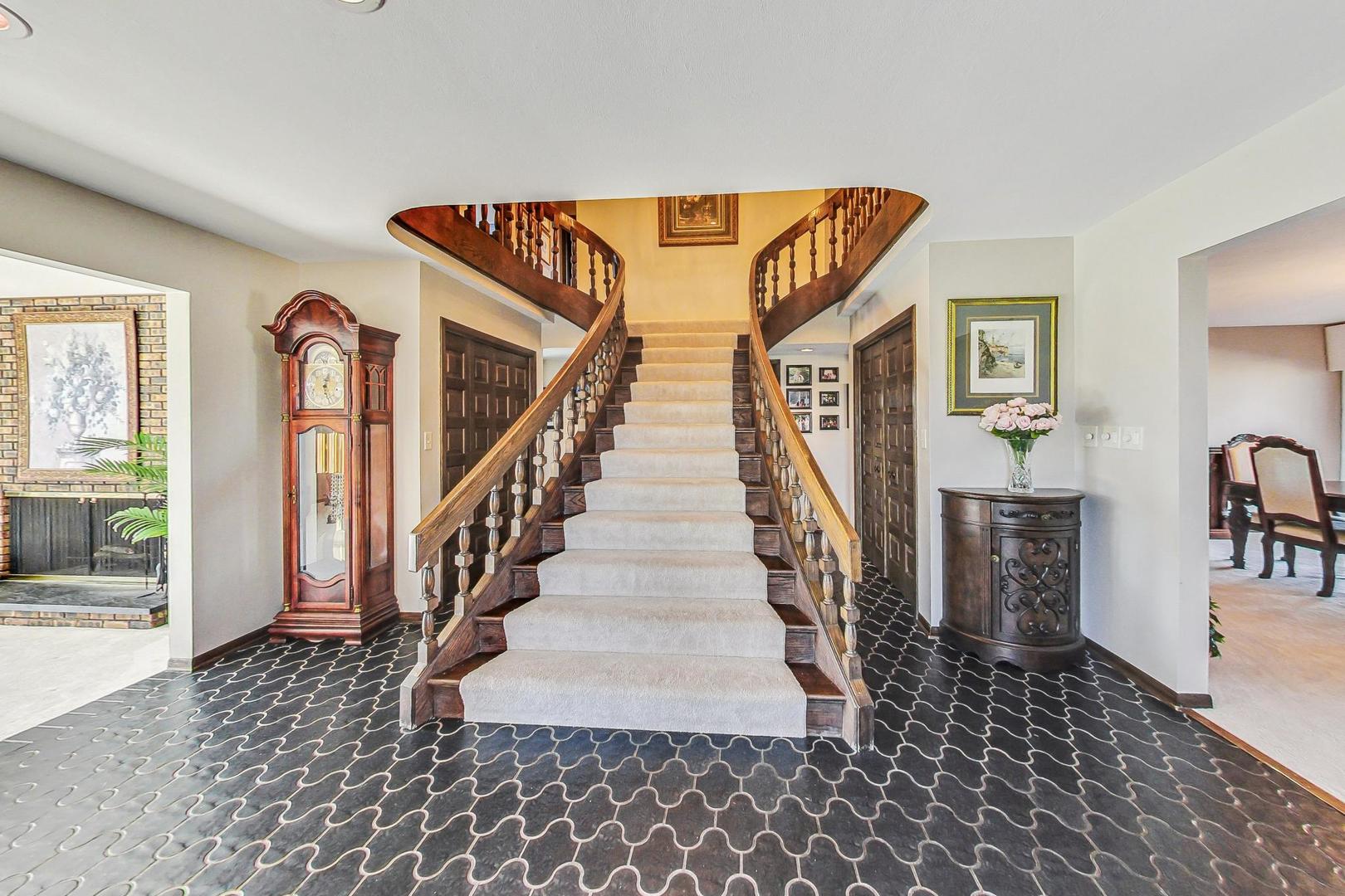 Libertyville, IL 60048