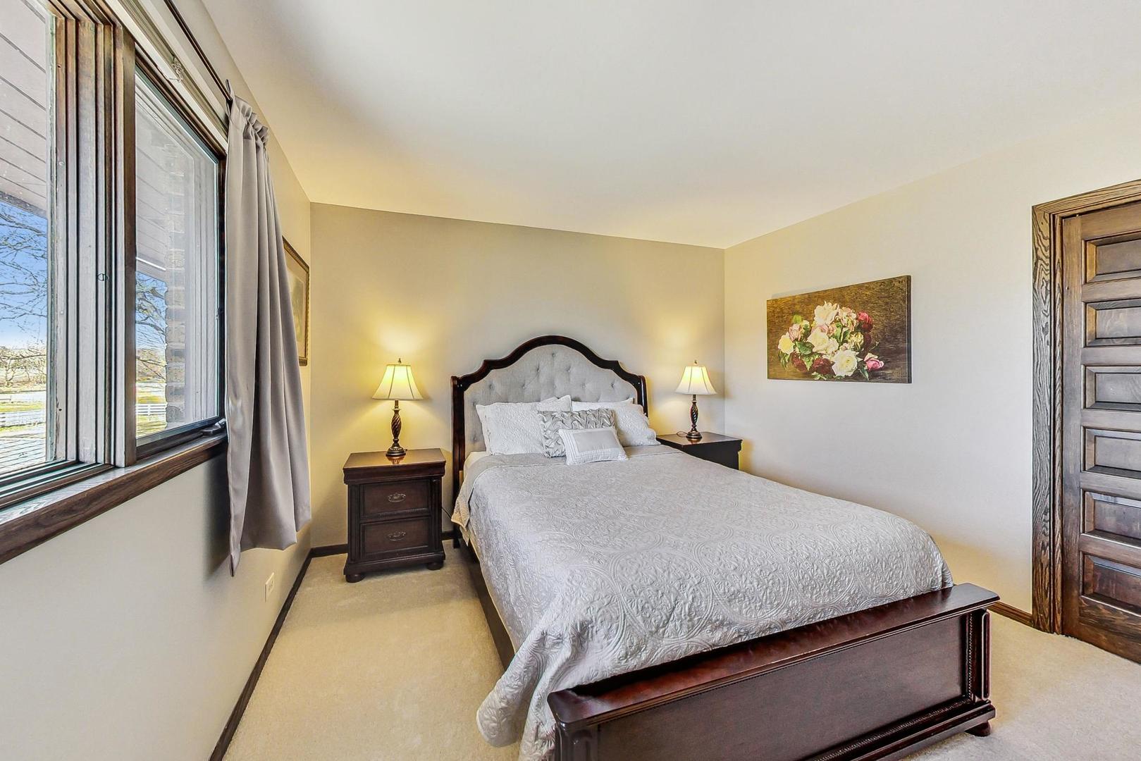 Libertyville, IL 60048