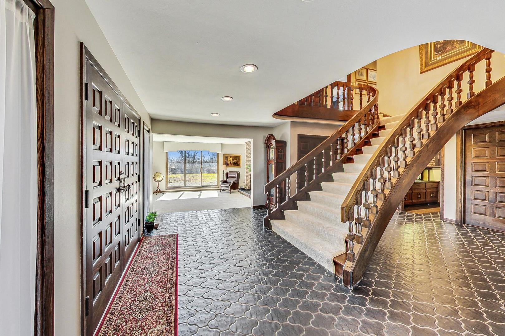 Libertyville, IL 60048