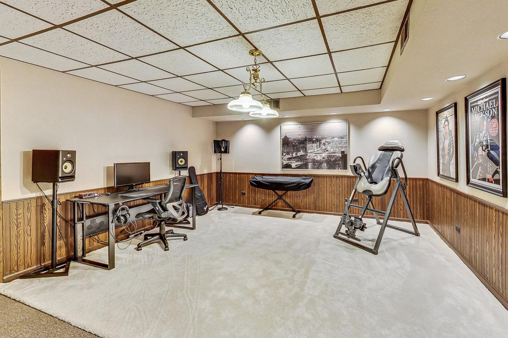 Libertyville, IL 60048