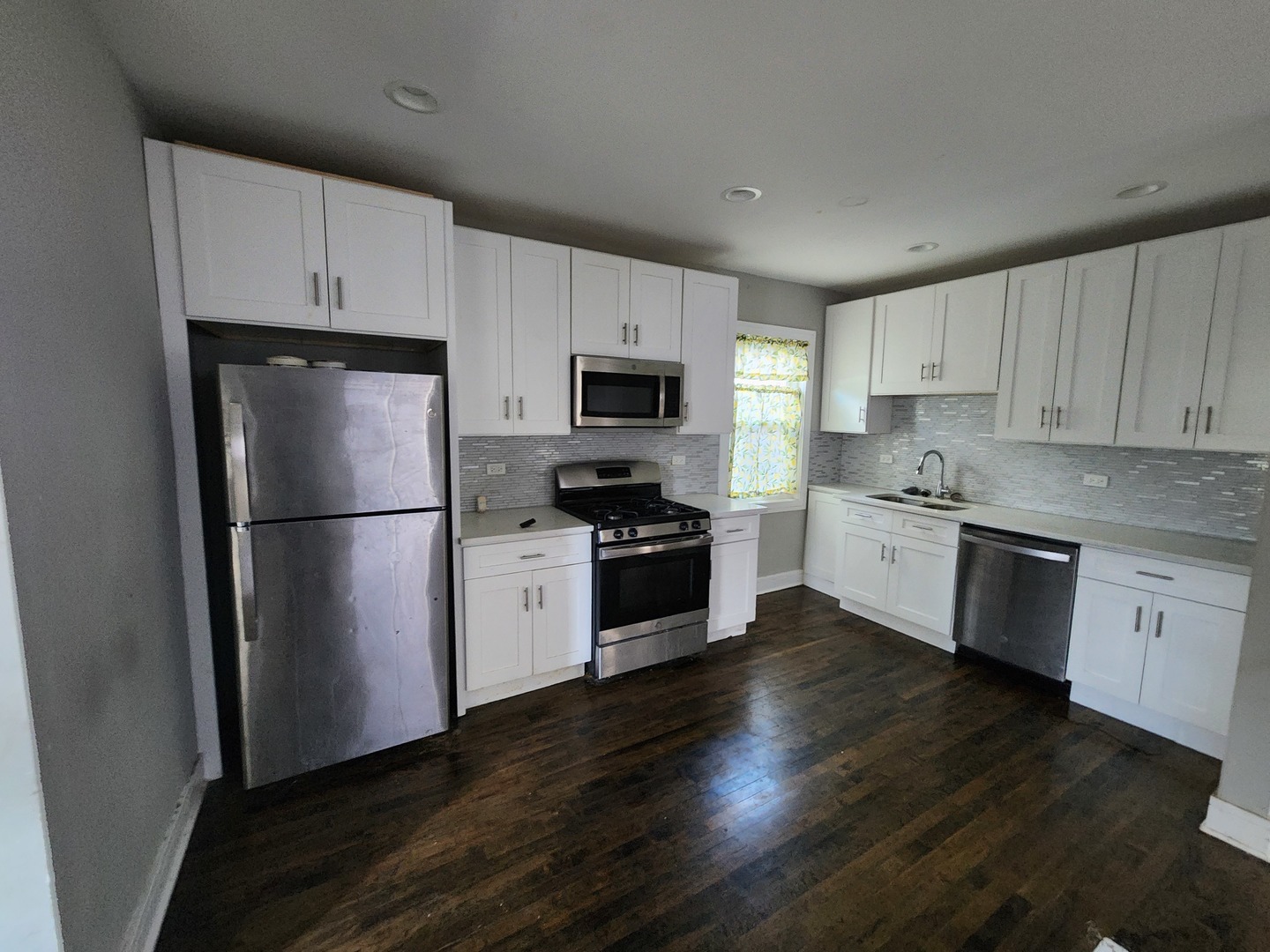 9350 S MANISTEE Avenue, Chicago, IL 60617