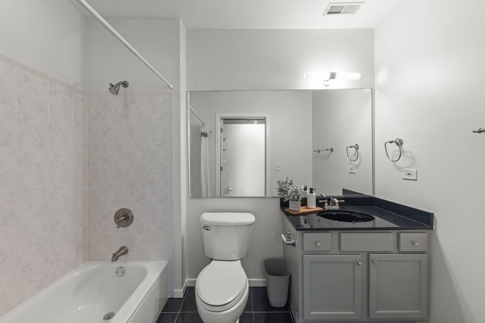 1000 W Adams Street #302, Chicago, IL 60607