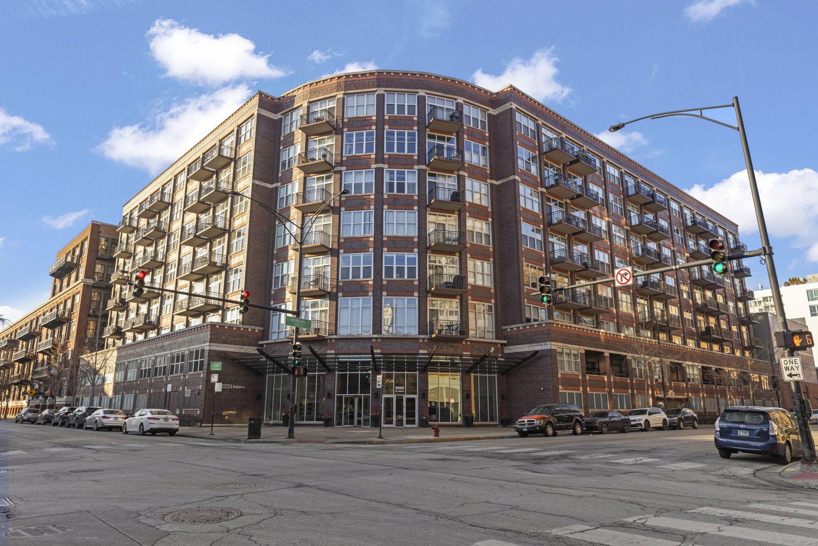 1000 W Adams Street #302, Chicago, IL 60607