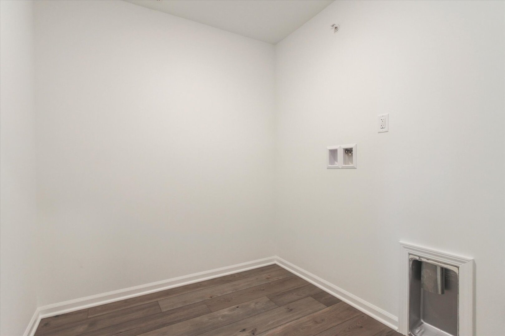 424 Comstock Road, South Elgin, IL 60177