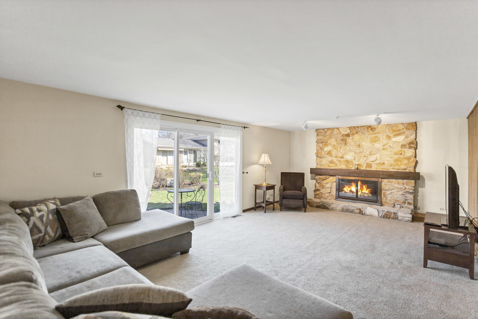 915 N Saratoga Drive, Palatine, IL 60074