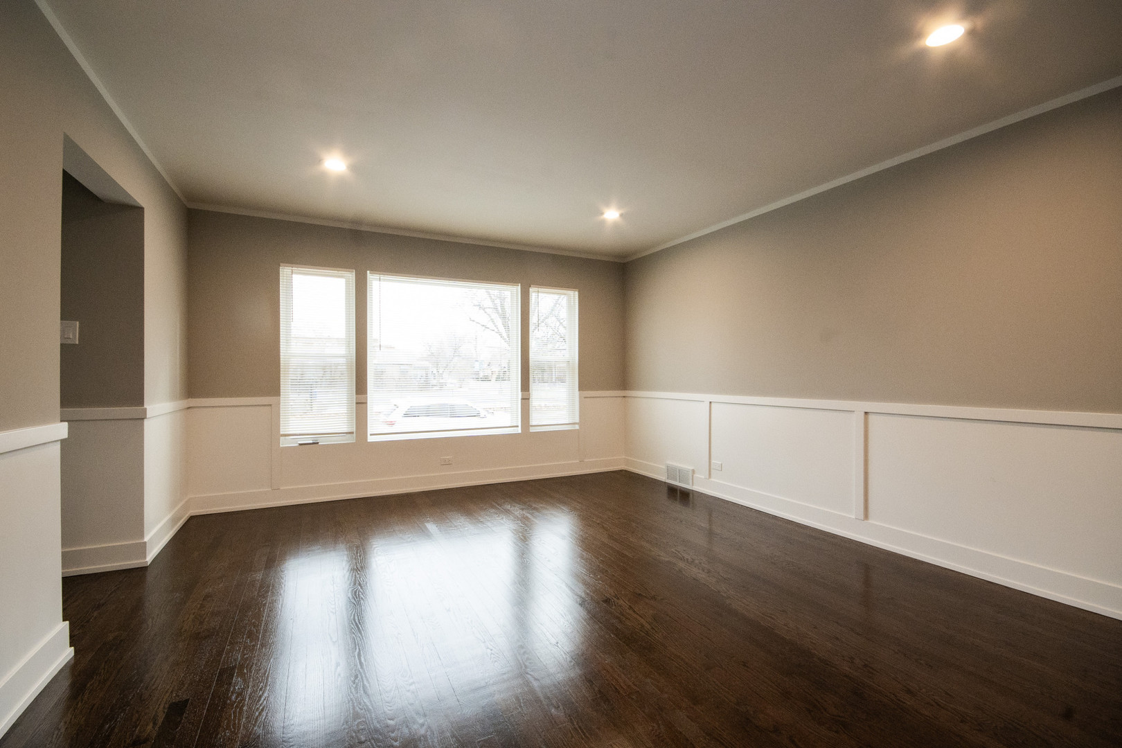 8318 S Blackstone Avenue, Chicago, IL 60619