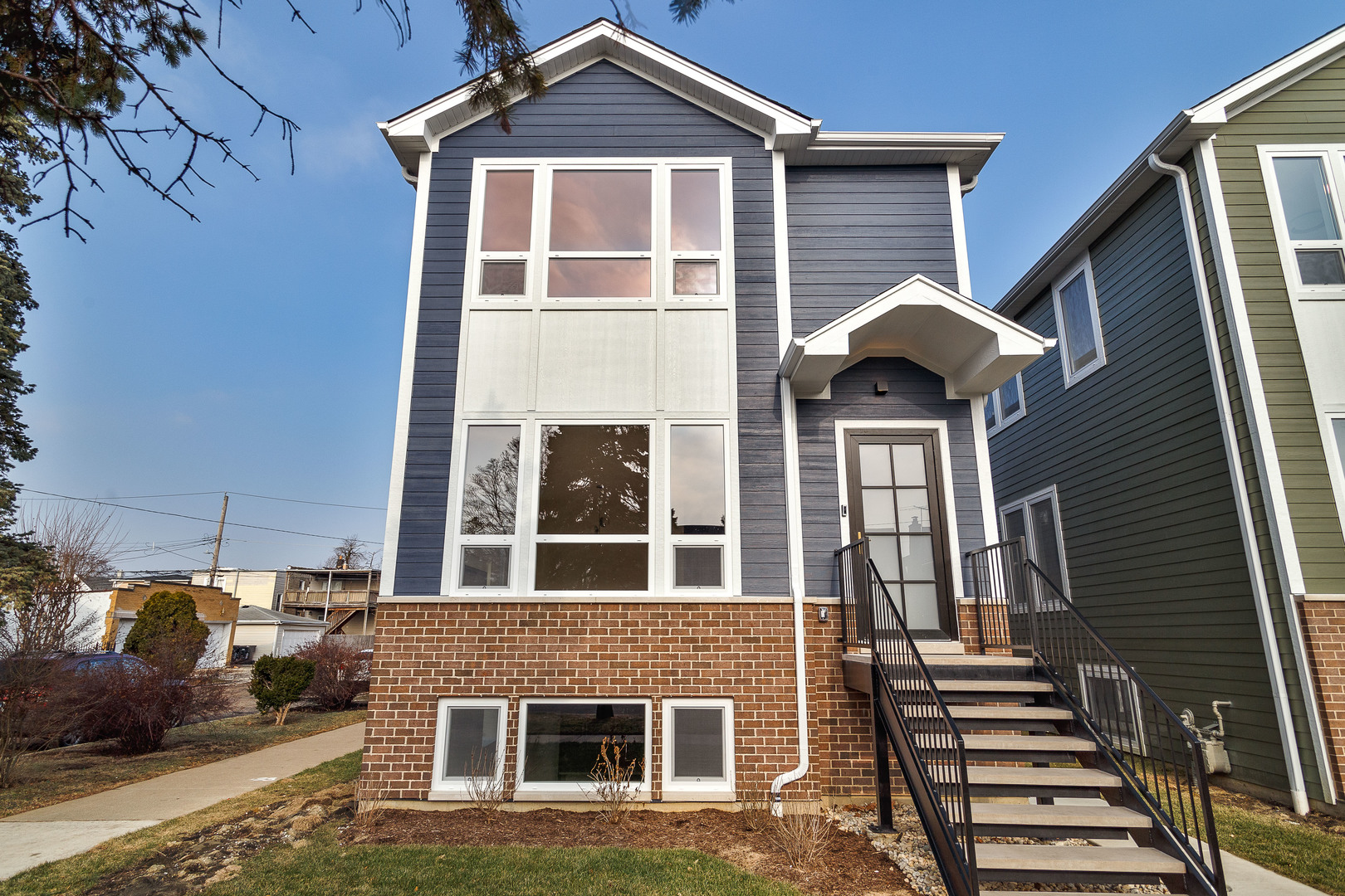 5256 W Newport Avenue, Chicago, IL 60641