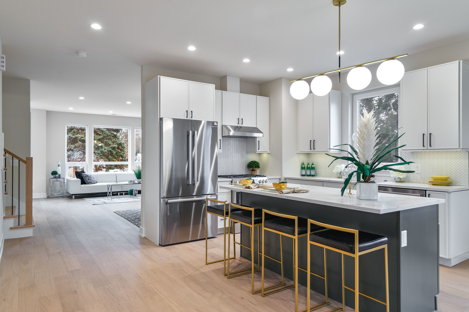 5256 W Newport Avenue, Chicago, IL 60641