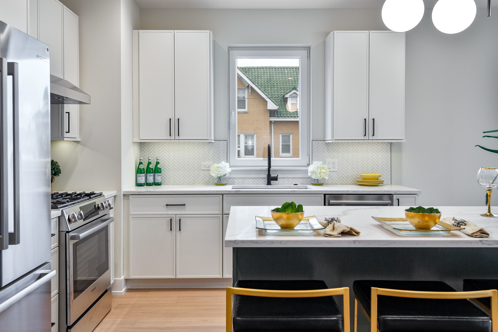 5256 W Newport Avenue, Chicago, IL 60641