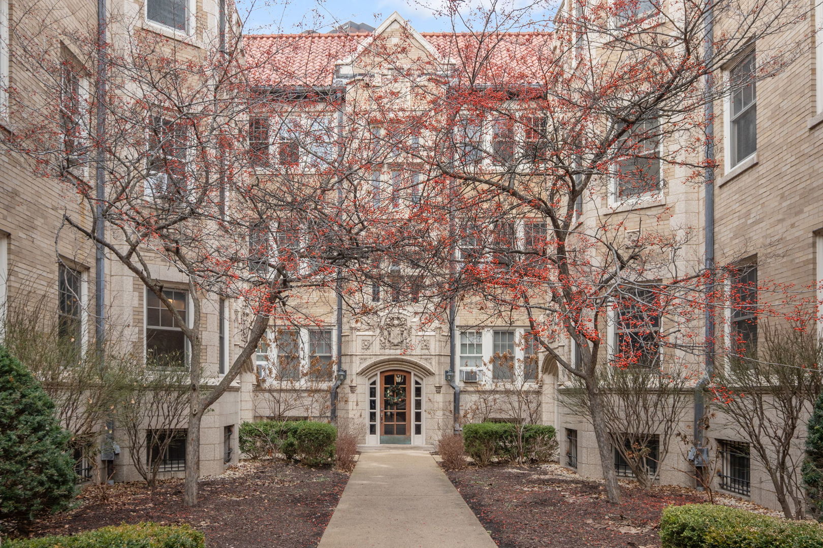 538 W Brompton Avenue #2E, Chicago, IL 60657
