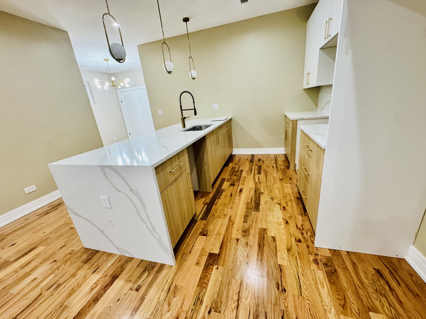 155 N La Crosse Avenue, Chicago, IL 60644