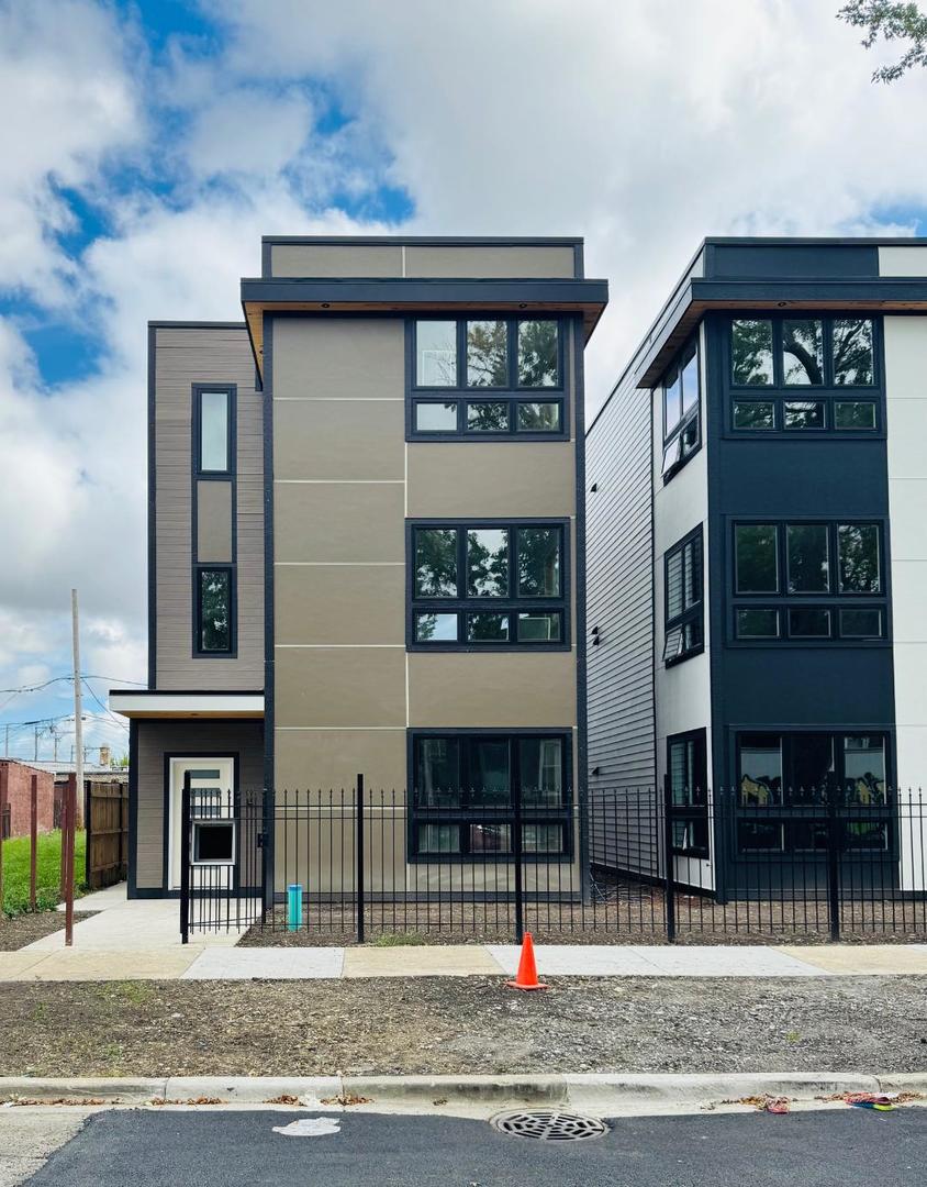 155 N La Crosse Avenue, Chicago, IL 60644