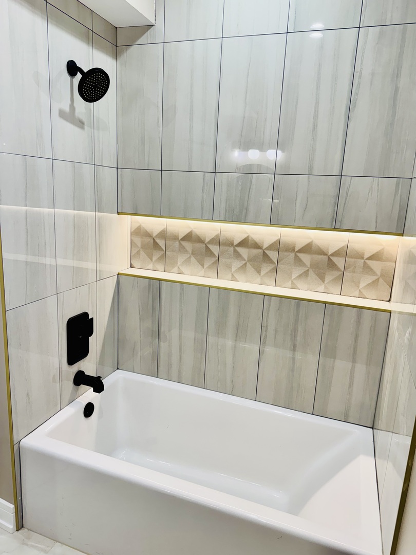 155 N La Crosse Avenue, Chicago, IL 60644