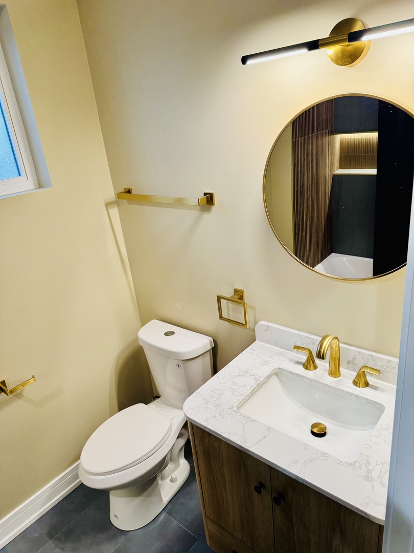 155 N La Crosse Avenue, Chicago, IL 60644