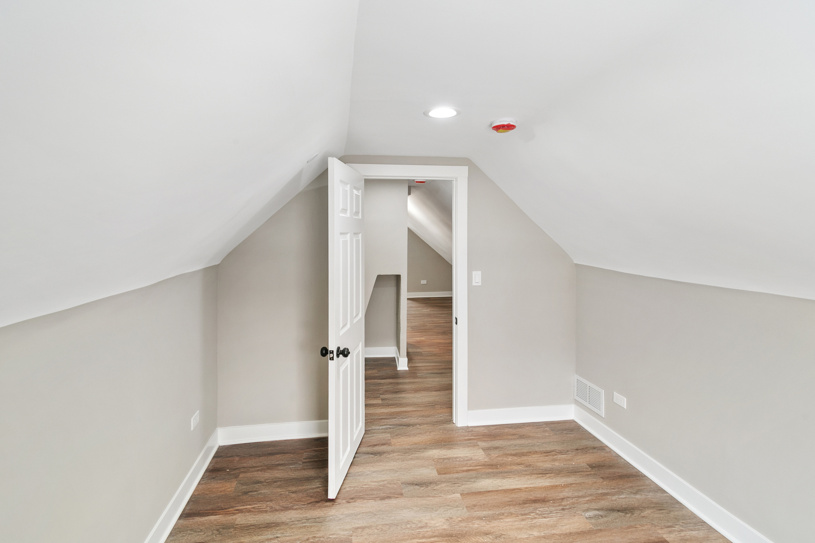 1009 8th Street, Waukegan, IL 60085