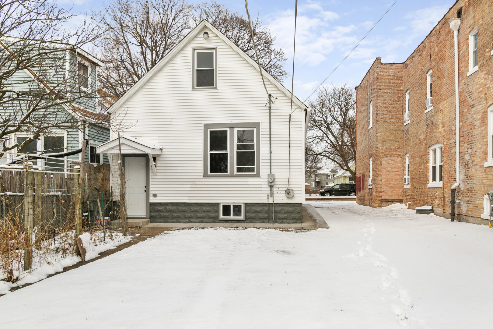 1009 8th Street, Waukegan, IL 60085