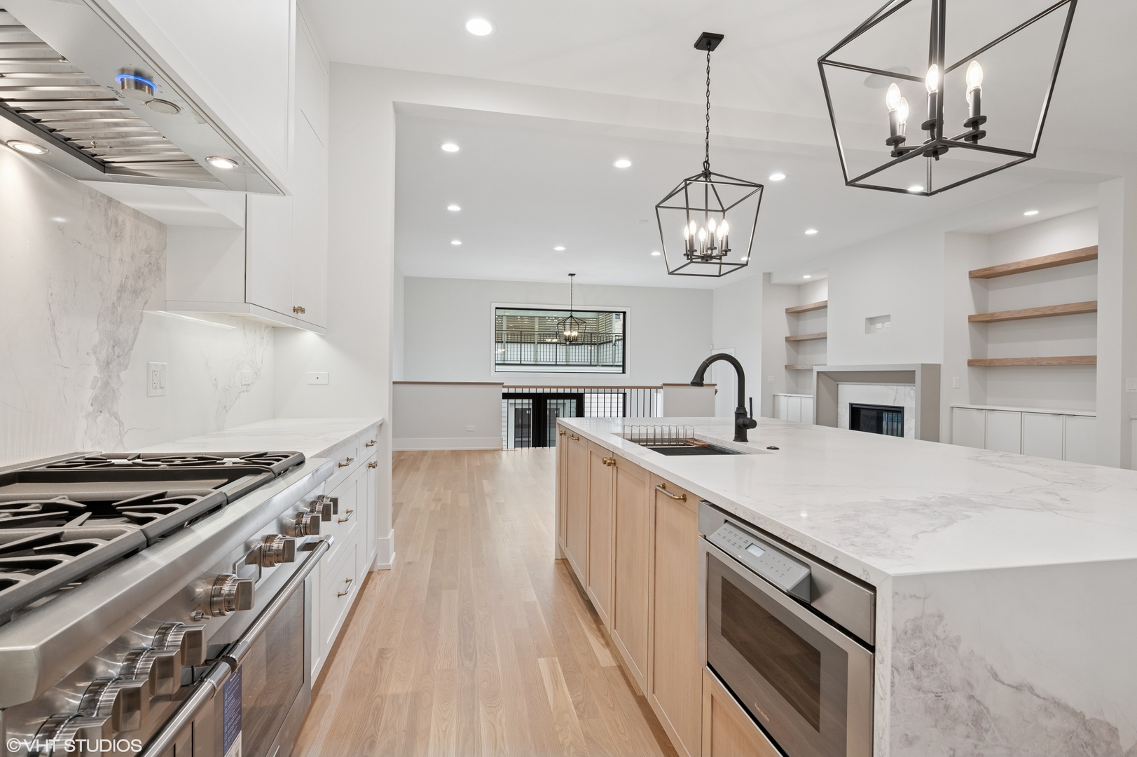 3920 N Bell Avenue, Chicago, IL 60618