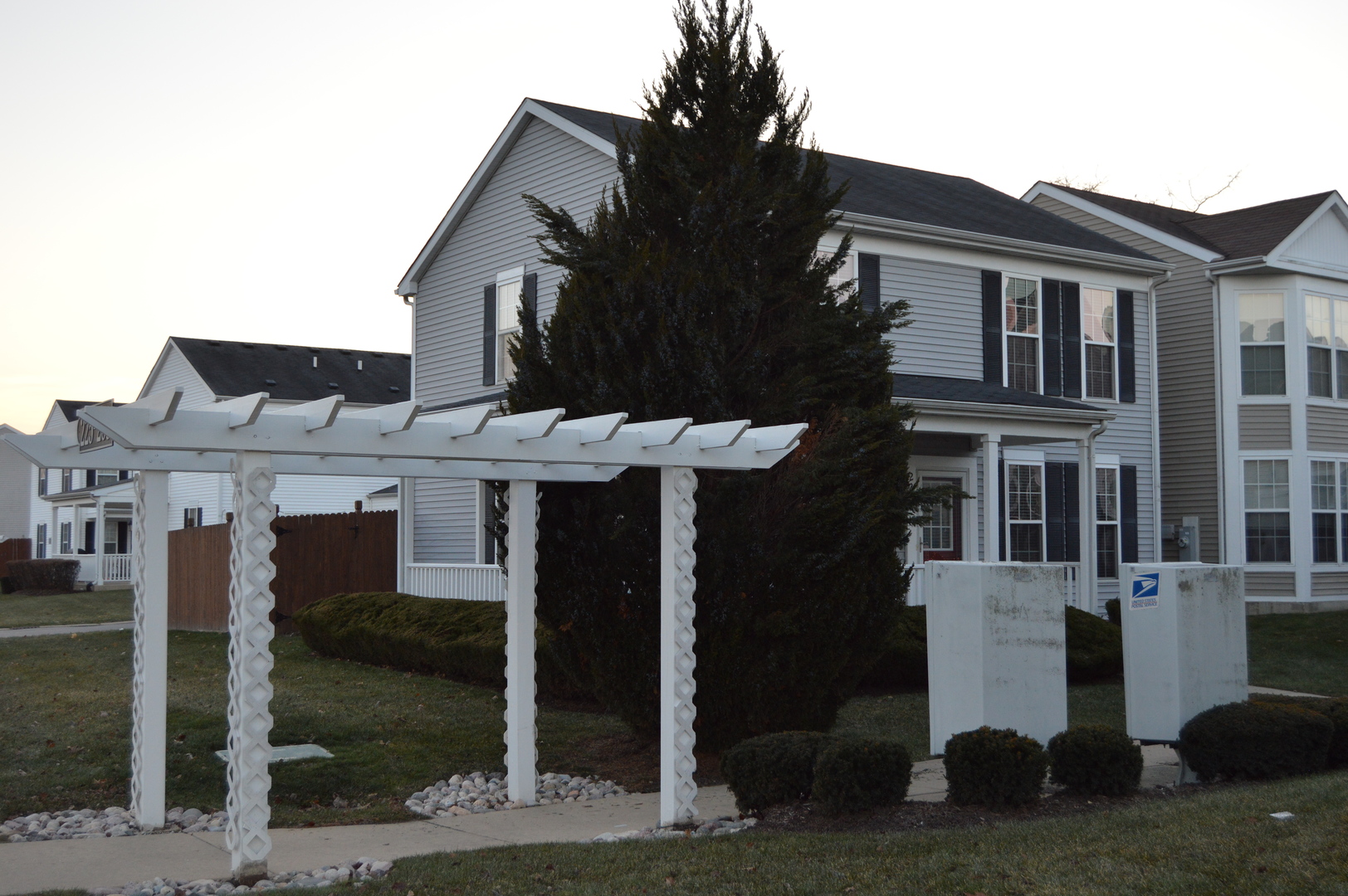 225 W WASHINGTON Street, Oswego, IL 60543