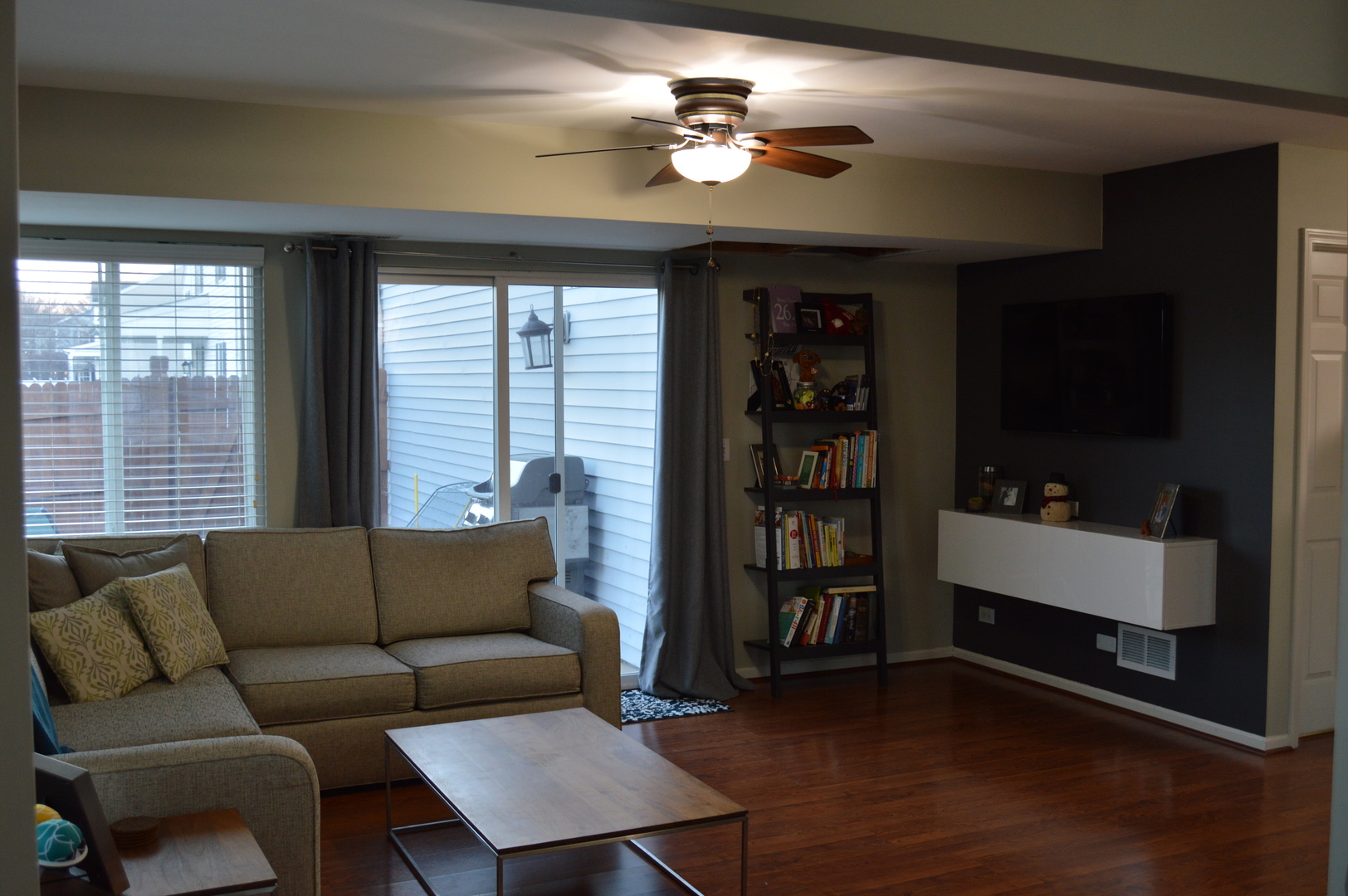 225 W WASHINGTON Street, Oswego, IL 60543