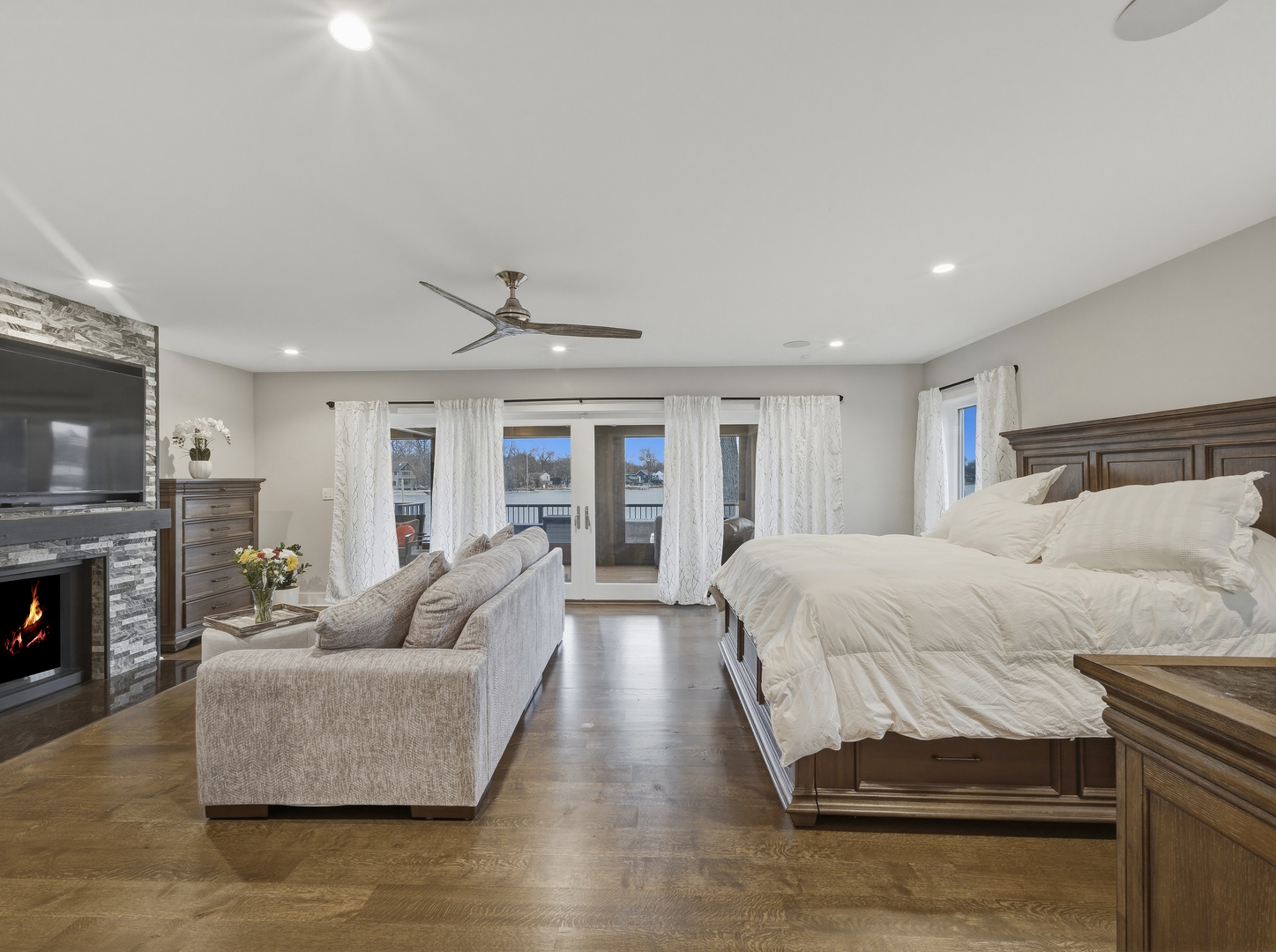 2323 W Fairview Avenue, Johnsburg, IL 60051