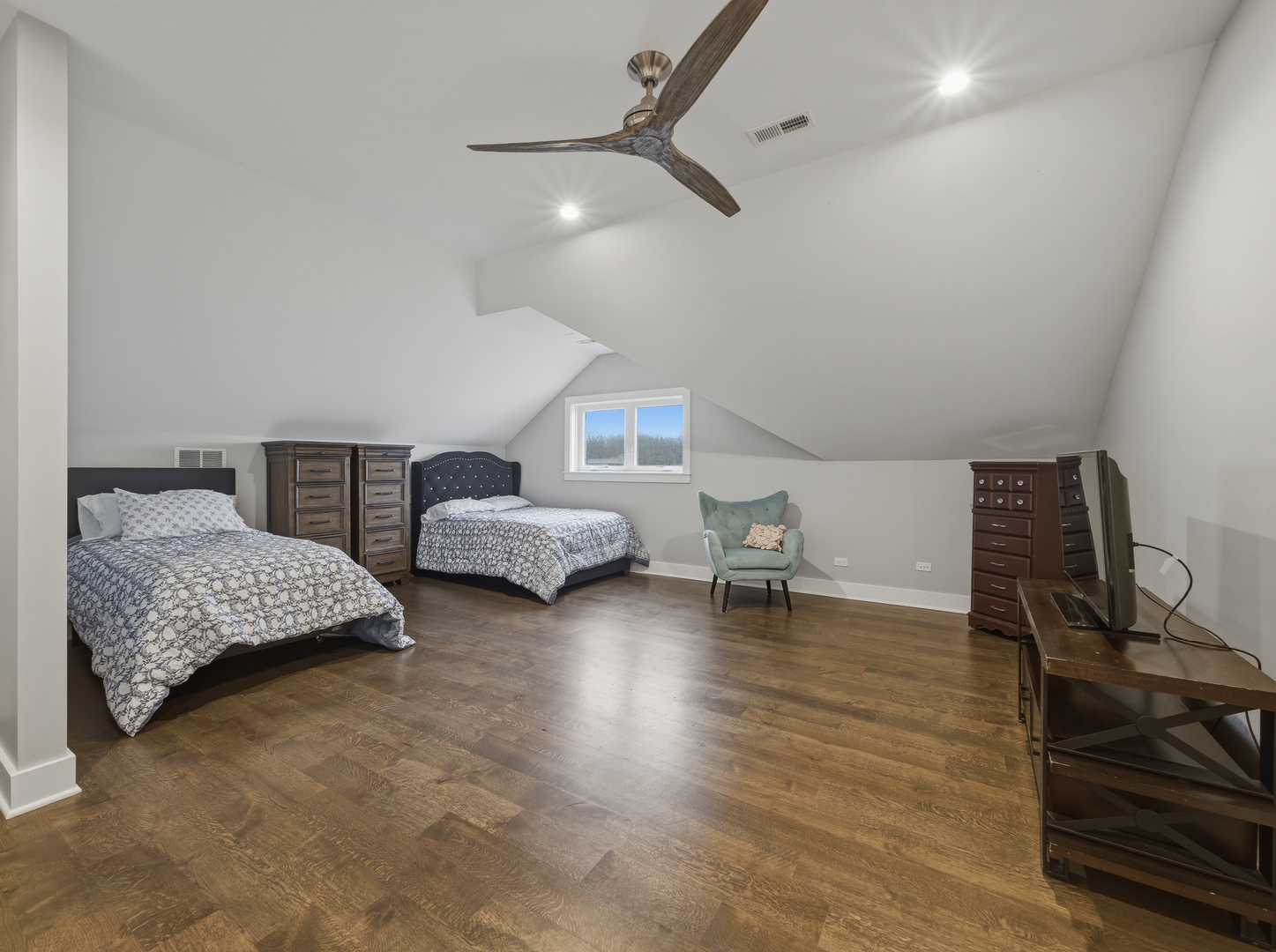 2323 W Fairview Avenue, Johnsburg, IL 60051