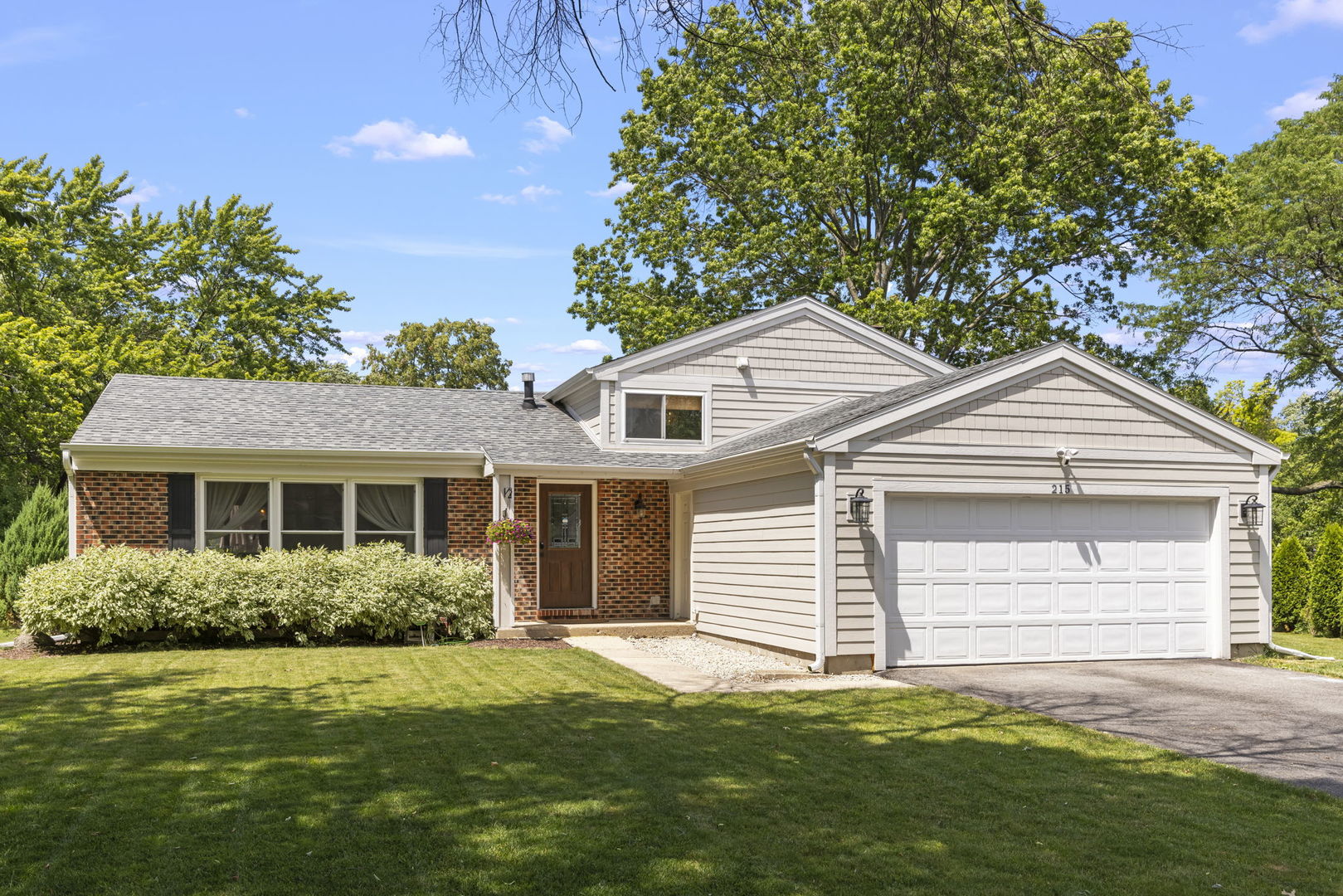 215 Longridge Court, Naperville, IL 60565