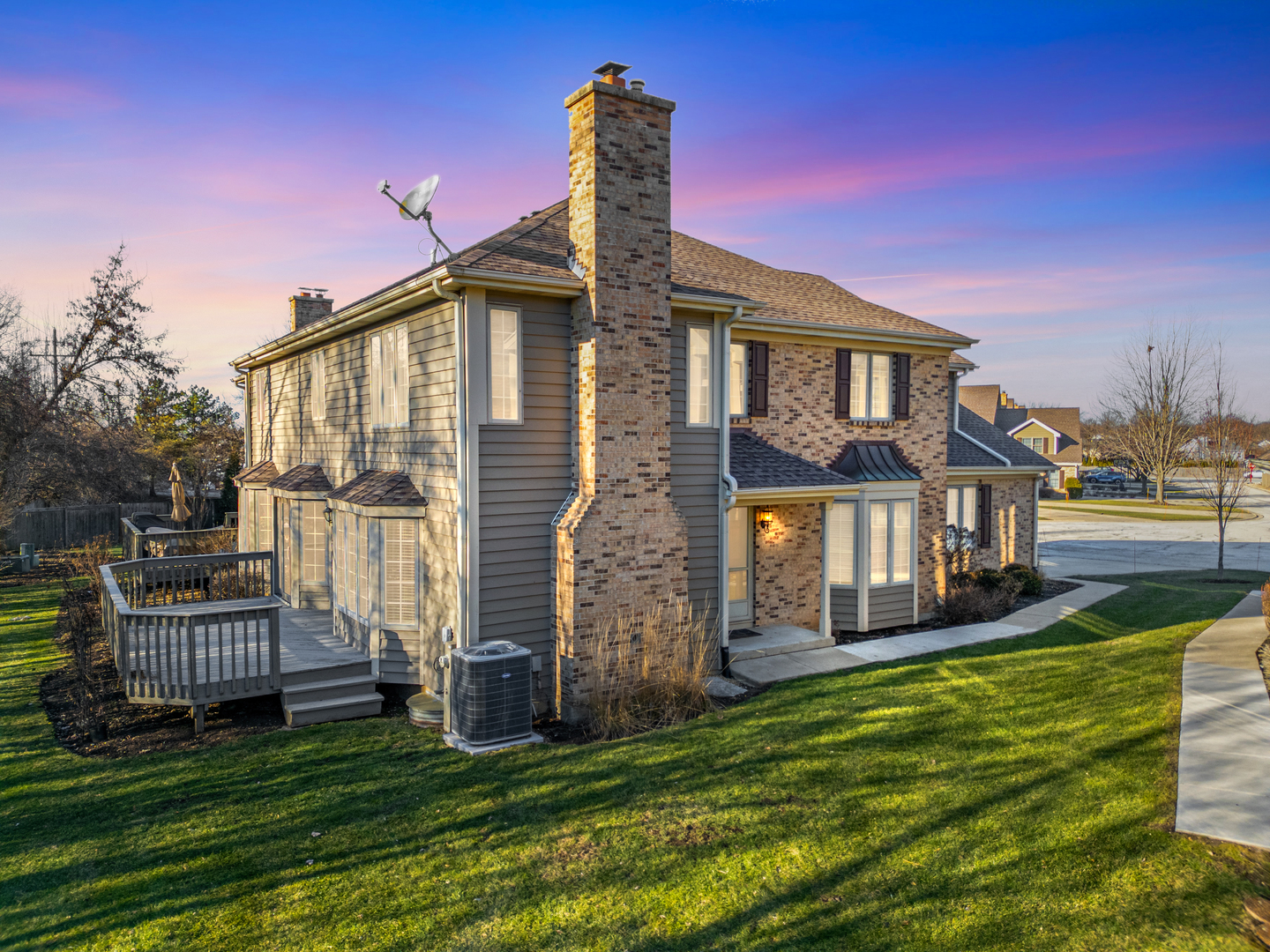 1N020 Prairie Path Lane, Winfield, IL 60190