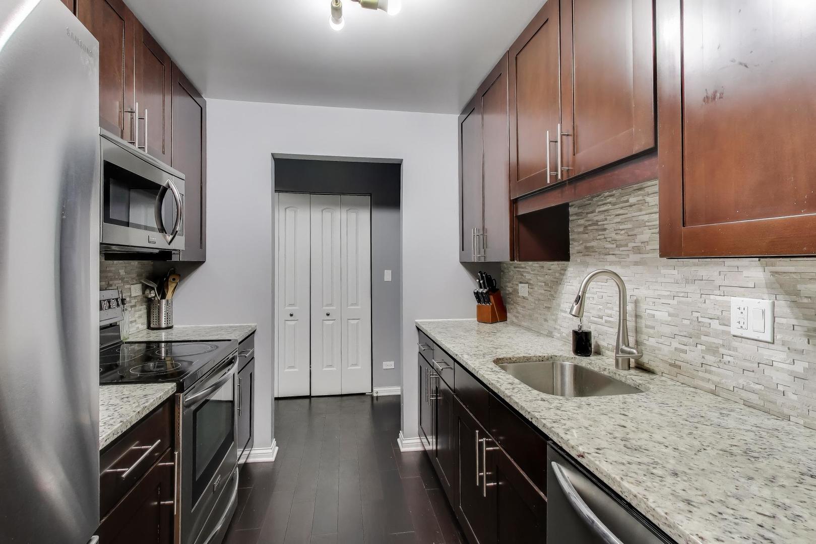 201 Thames Parkway #2K, Park Ridge, IL 60068