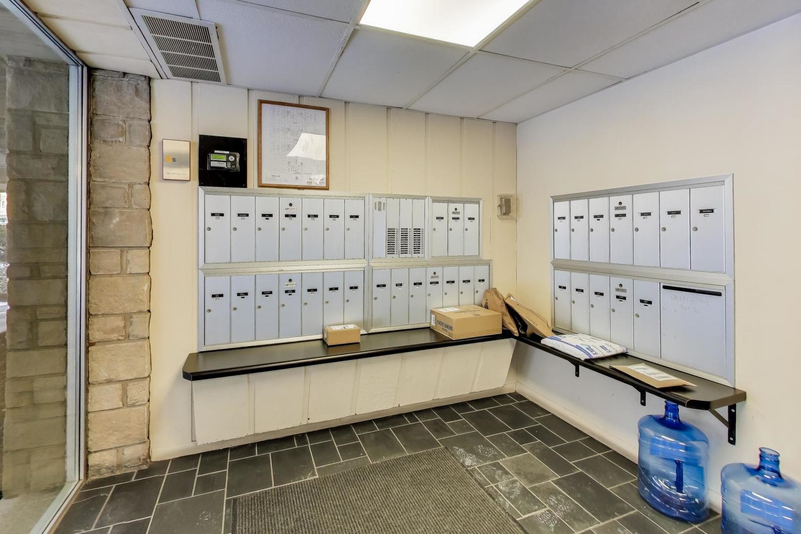 201 Thames Parkway #2K, Park Ridge, IL 60068